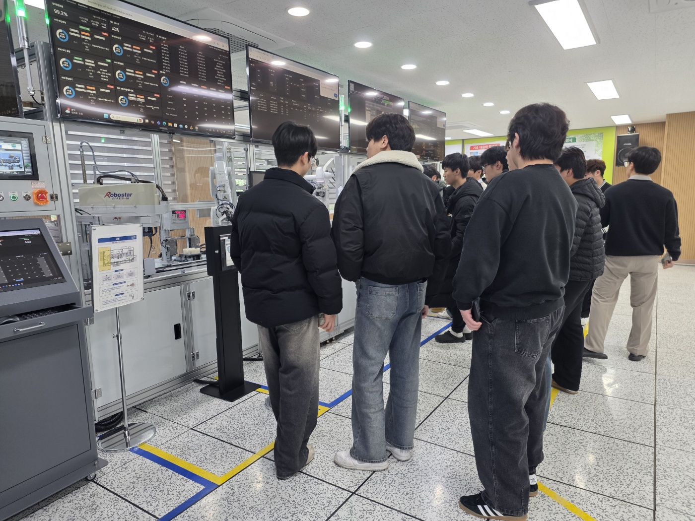 로봇스마트공장 및 VR체험